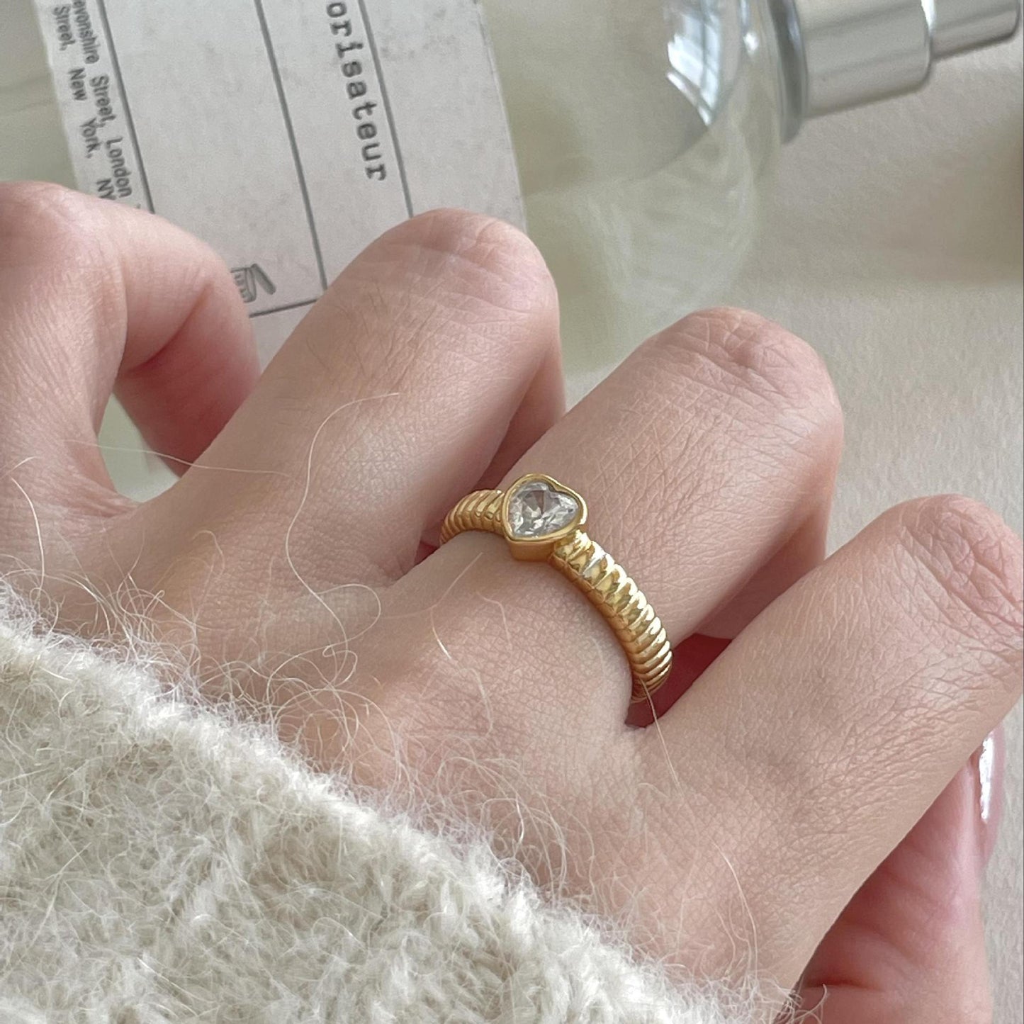 Anello Minimalista a Forma di Cuore in Argento Sterling S925 con Intarsio in Zirconi per Donna