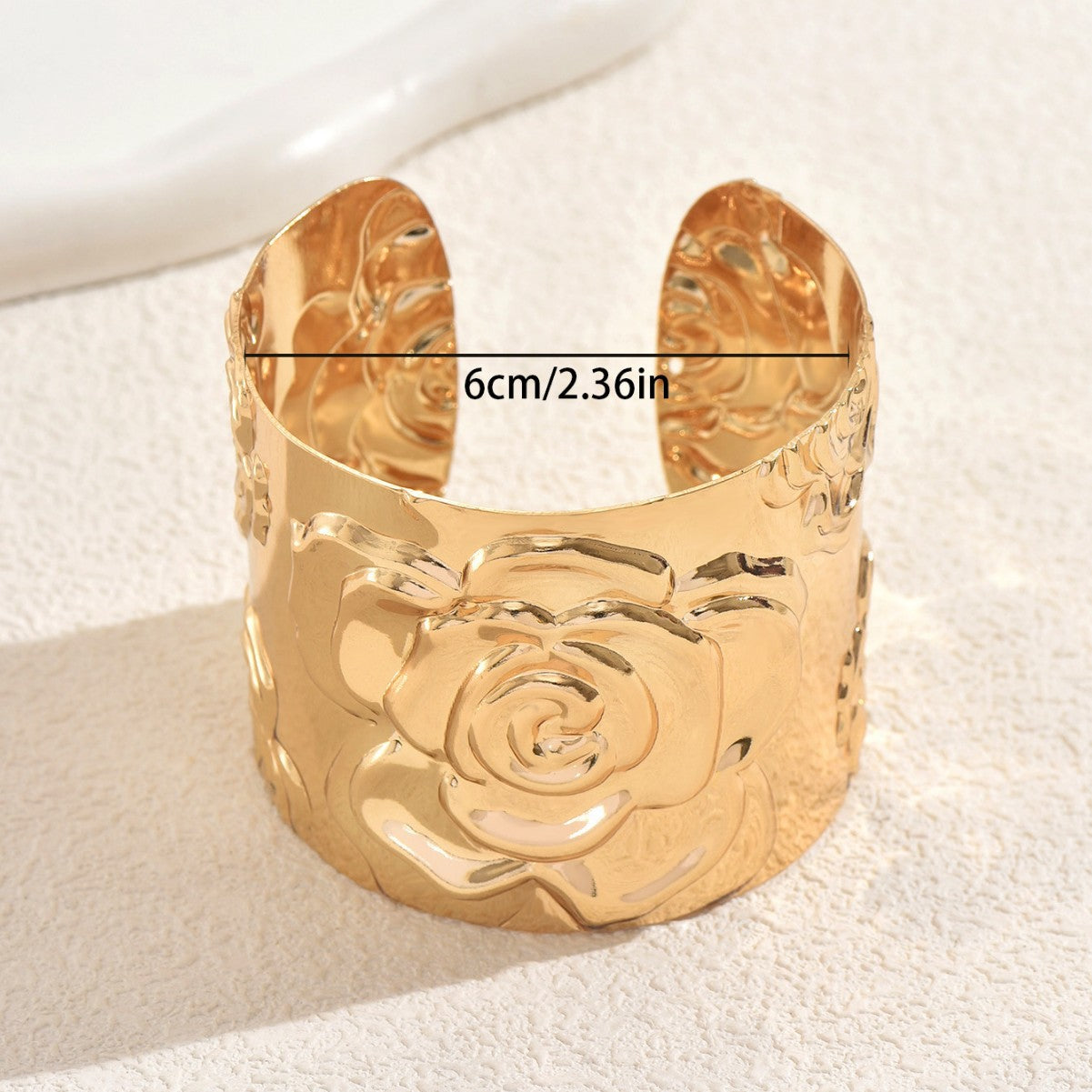 Elegante Brazalete de Puño Geométrico de Rosa para Mujer en Aleación de Zinc con Acabado Galvanizado