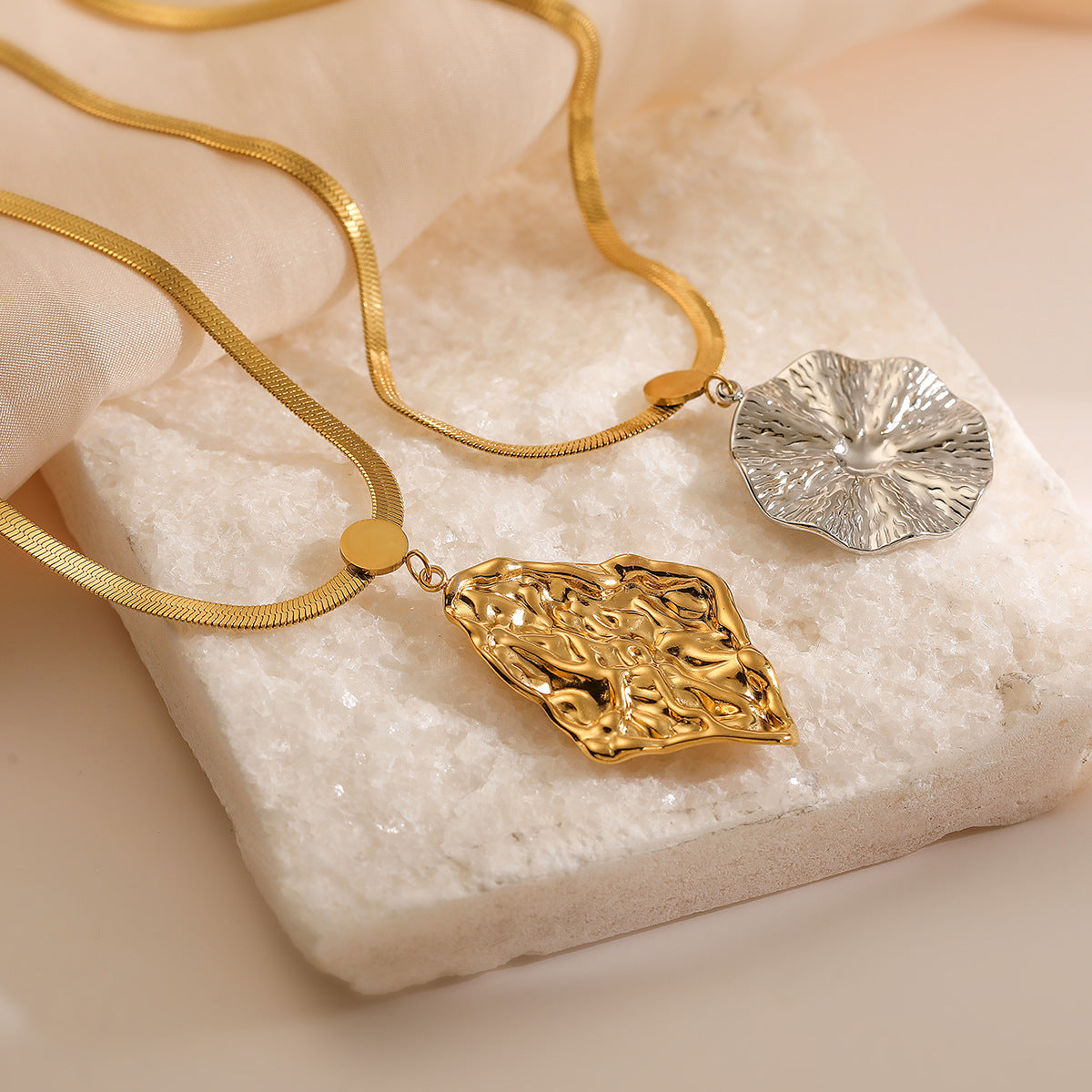 Fashionable Geometric Pendant Necklace for Women in Titanium Steel with Irregular Shape and Vintage-Inspired Design