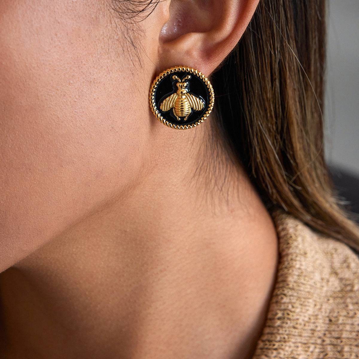 Orecchini Geometrici a Forma di Ape in Acciaio Inossidabile con Finitura Smaltata per Donna, Gioielli di Lusso alla Moda Minimalista