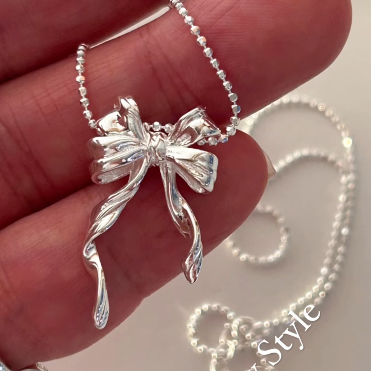 Minimalist Bowknot Necklace in 925 Sterling Silver with Geometric Shape and Rhodium Plating for Women
