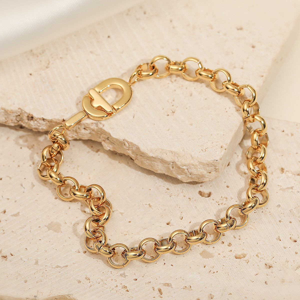 Bracciale da donna in acciaio inossidabile placcato oro 18 carati con forma irregolare minimalista