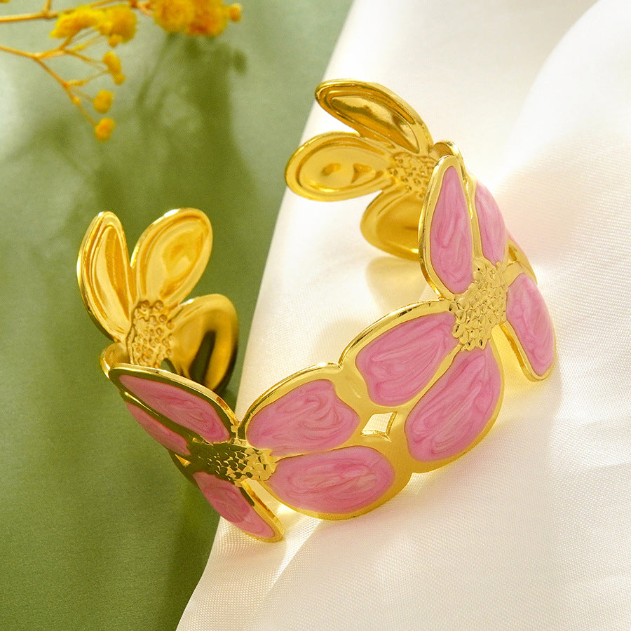Elegante Pulsera Abierta de Lujo Floral con Esmalte de Aceite de Acero Inoxidable y Titanio con Cereza