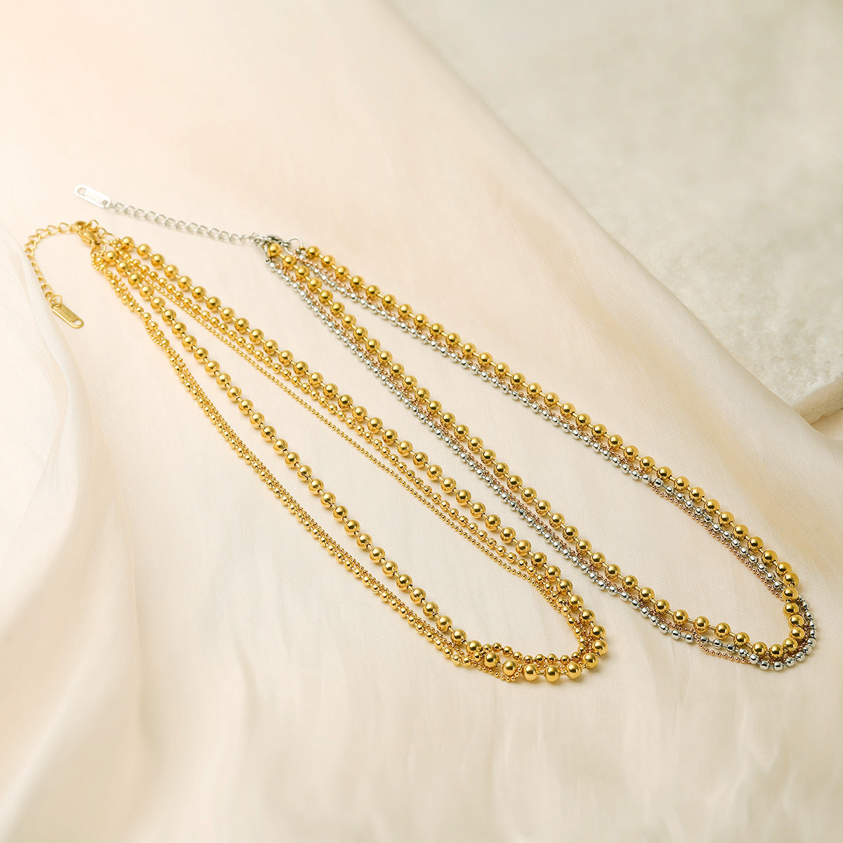 Collana da donna minimalista geometrica in acciaio inossidabile placcata oro, catena irregolare per clavicola a strati