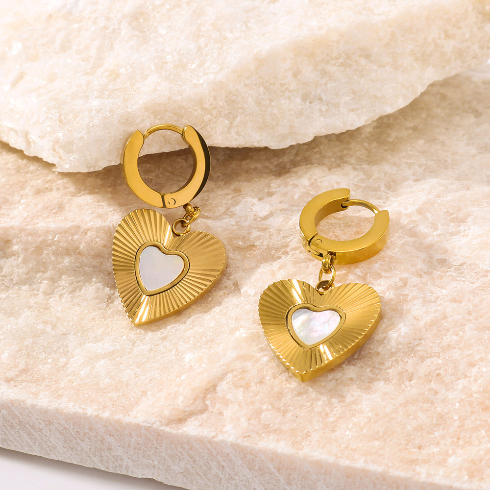 Orecchini a perno minimalisti a forma di cuore in acciaio inossidabile con placcatura sottovuoto in oro 18K, eleganti orecchini a perno di ispirazione francese