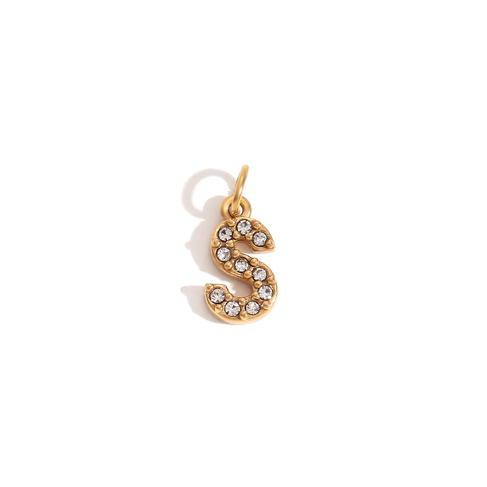 Collana pendente con iniziale in acciaio inossidabile placcato oro 18K e intarsio di strass, stile minimalista