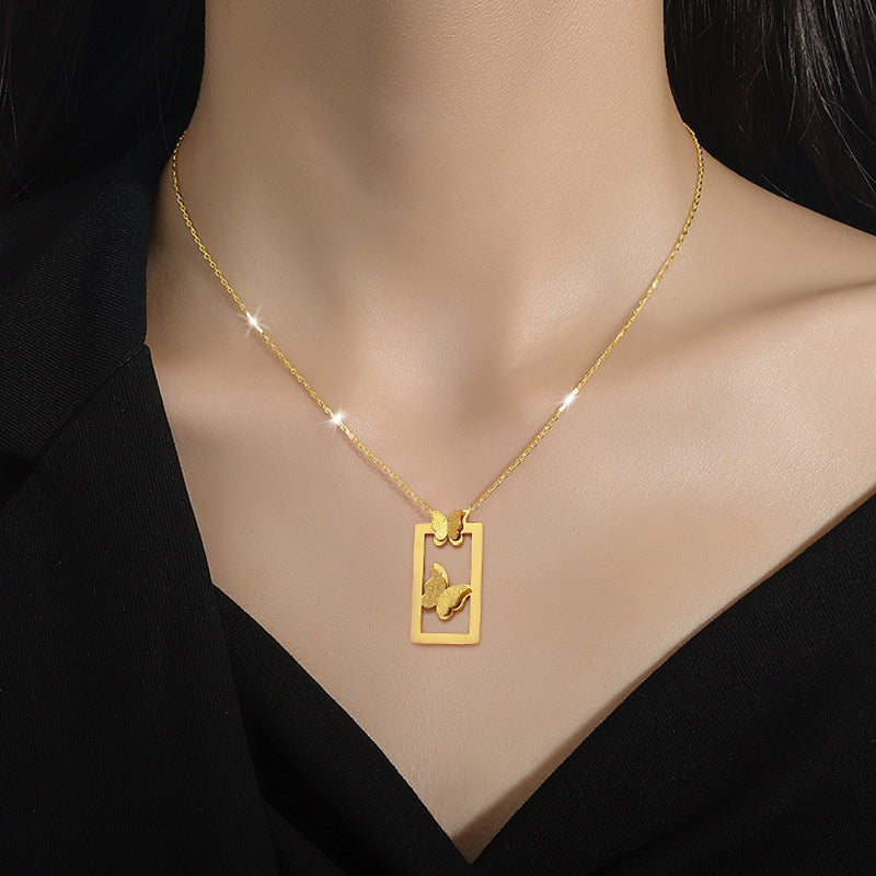 Collana con Ciondolo a Farfalla Minimalista in Acciaio al Titanio Placcato Oro per Donne e Uomini, Delicata Catena per Clavicole con Design a Cornice Geometrica
