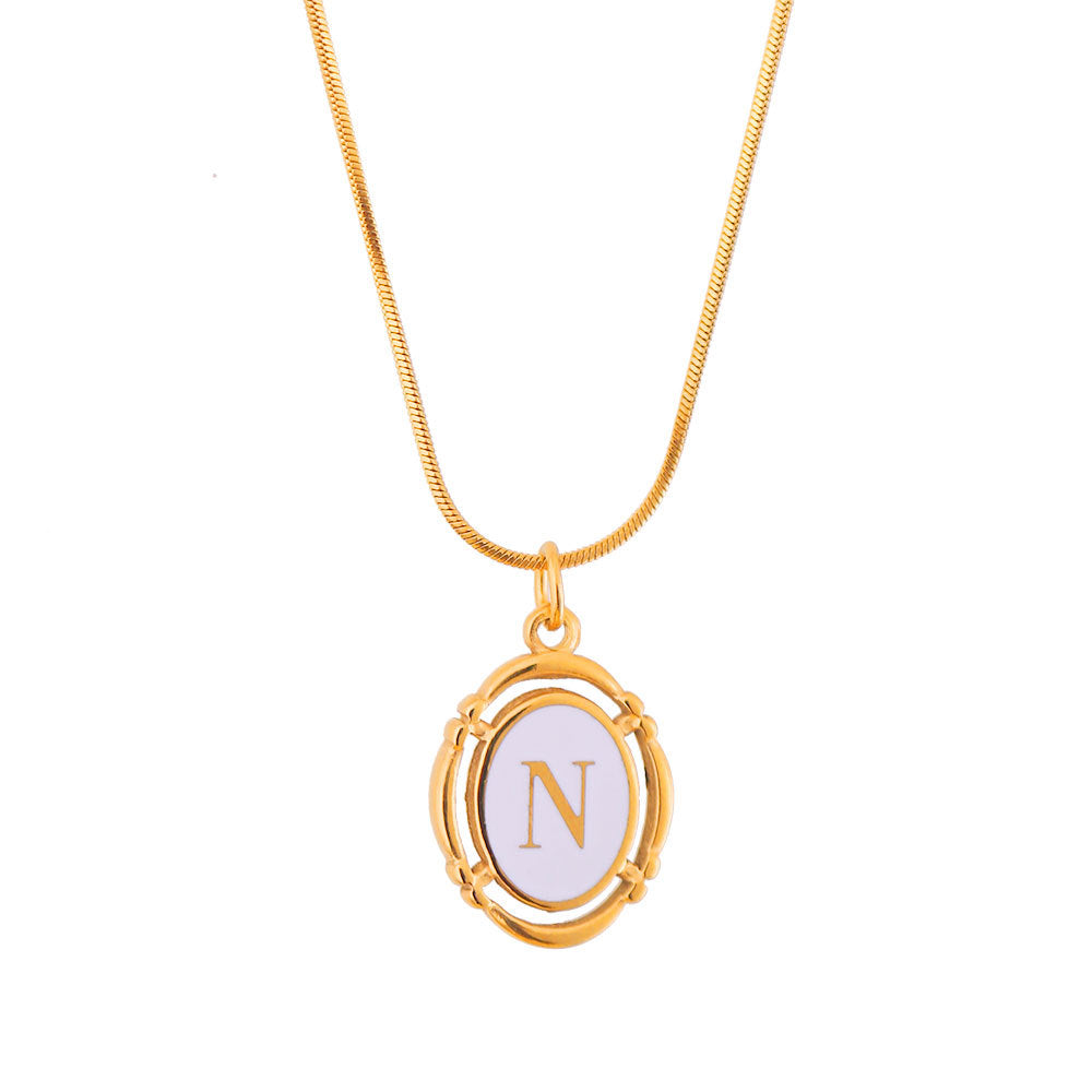 Collana con Pendente Ovale Minimalista a Forma di Lettera in Acciaio al Titanio Placcato Oro con Finitura Smaltata Unisex