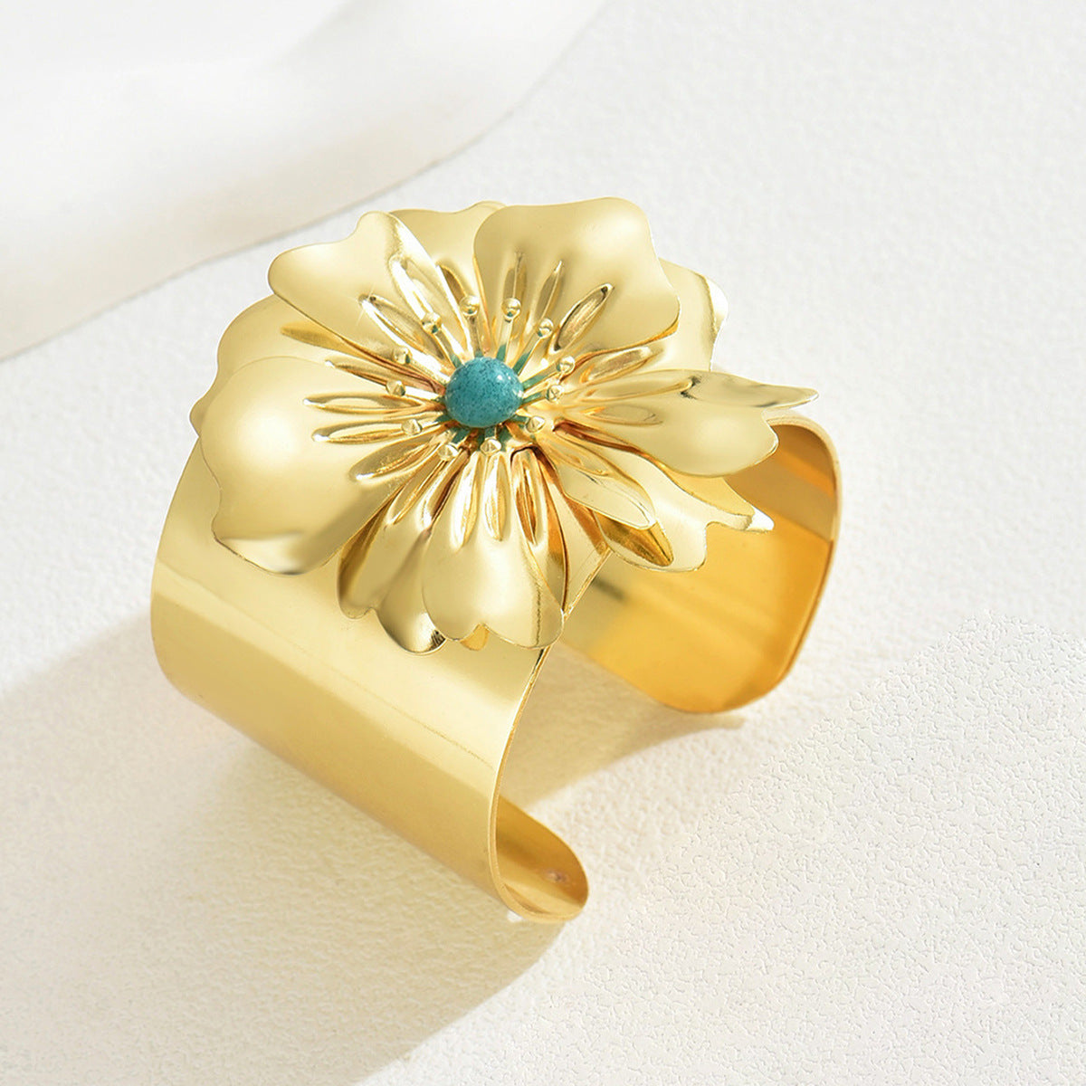 Bracciale a Polsino Aperto Floreale di Moda, Regolabile, Placcato Oro 18K, con Intarsi in Strass in Lega di Zinco, Gioielli da Donna