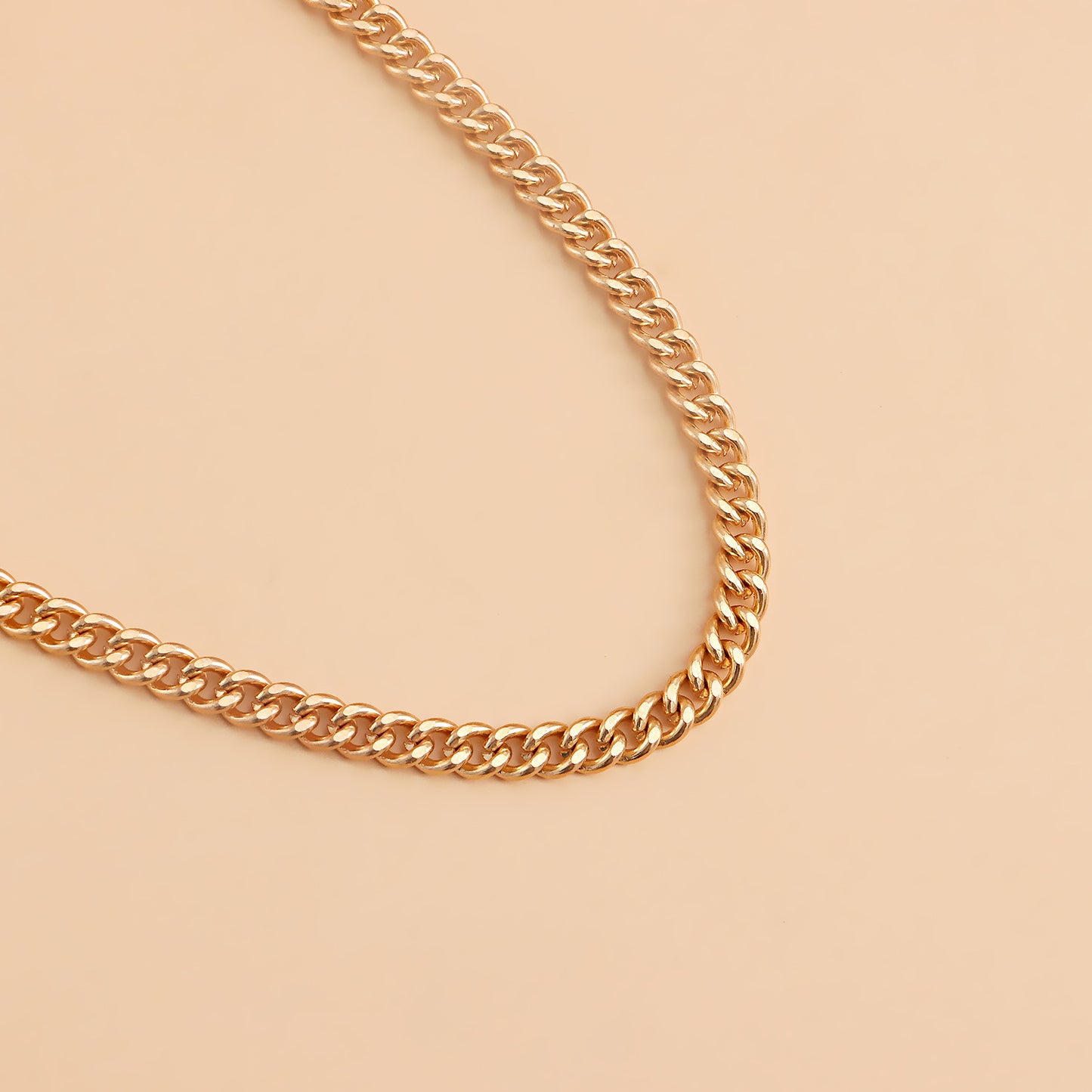 Punk Geometric Metal Pendant Necklace for Women with Plated Finish and Delicate Choker Style