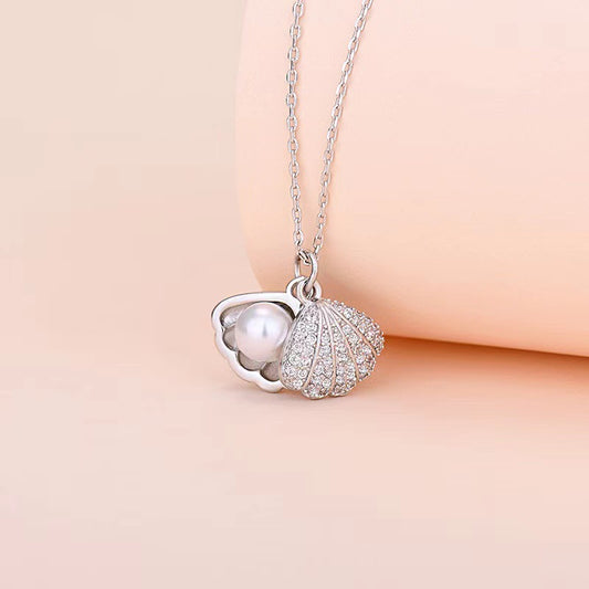 Fashionable Fan-Shaped Shell Pearl Necklace in Titanium Steel with Rhinestone Inlay and Gold Plating for Women