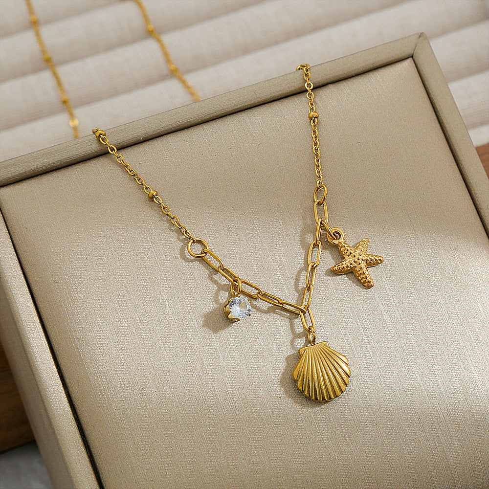 Collar con colgante de concha y estrella minimalista inspirado en el océano en acero inoxidable con baño de oro de 18 quilates en cadena O