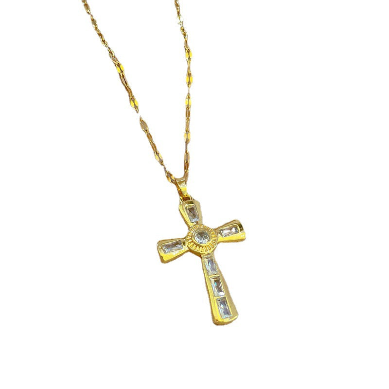 Collana girocollo minimalista da donna con ciondolo a croce in acciaio titanio, dettagli micro-pavé e catena regolabile