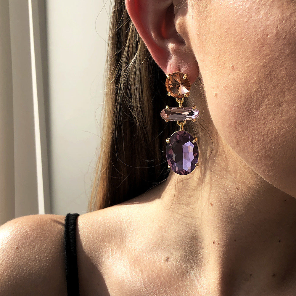 Pendientes geométricos de aleación, dulces y atrevidos, con incrustaciones de pedrería y acabado chapado para mujer