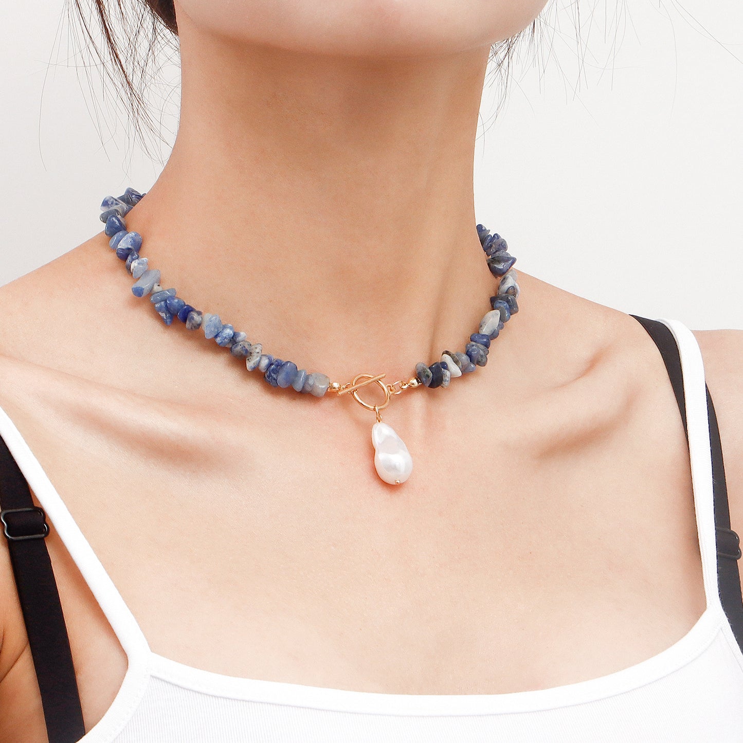 Collar geométrico minimalista de aleación con colgante de turquesa y detalles de perlas para mujer
