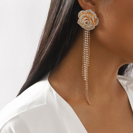 Eleganti orecchini a lobo ispirati al vintage con camelia e strass intarsiati su base in lega, design floreale femminile con frange pendenti
