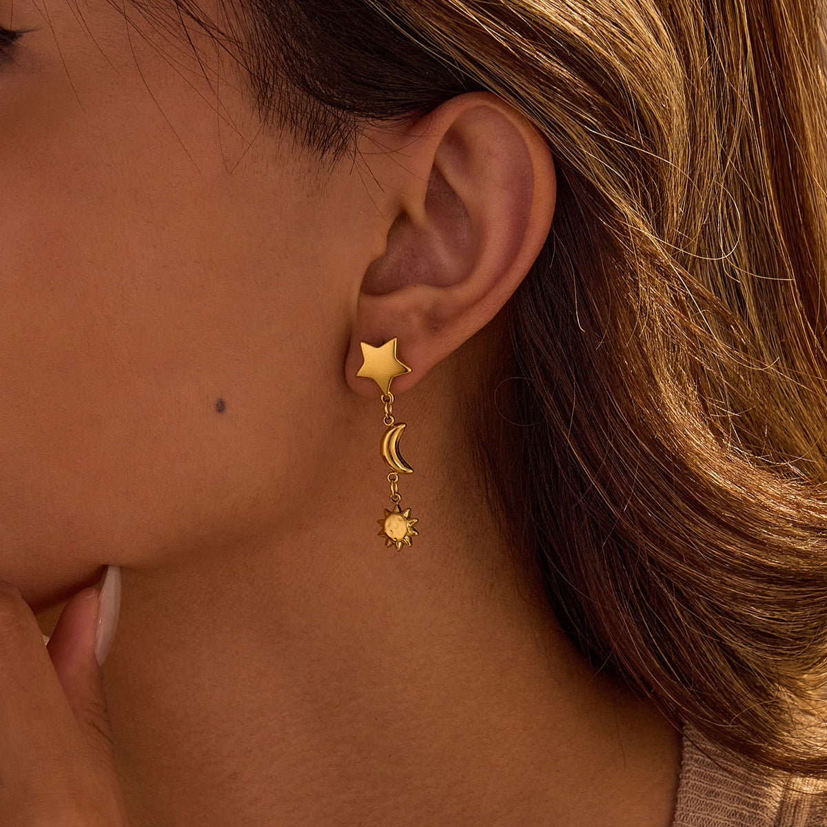 Orecchini minimalisti a stella e luna crescente in acciaio inossidabile placcati oro 18 carati da donna