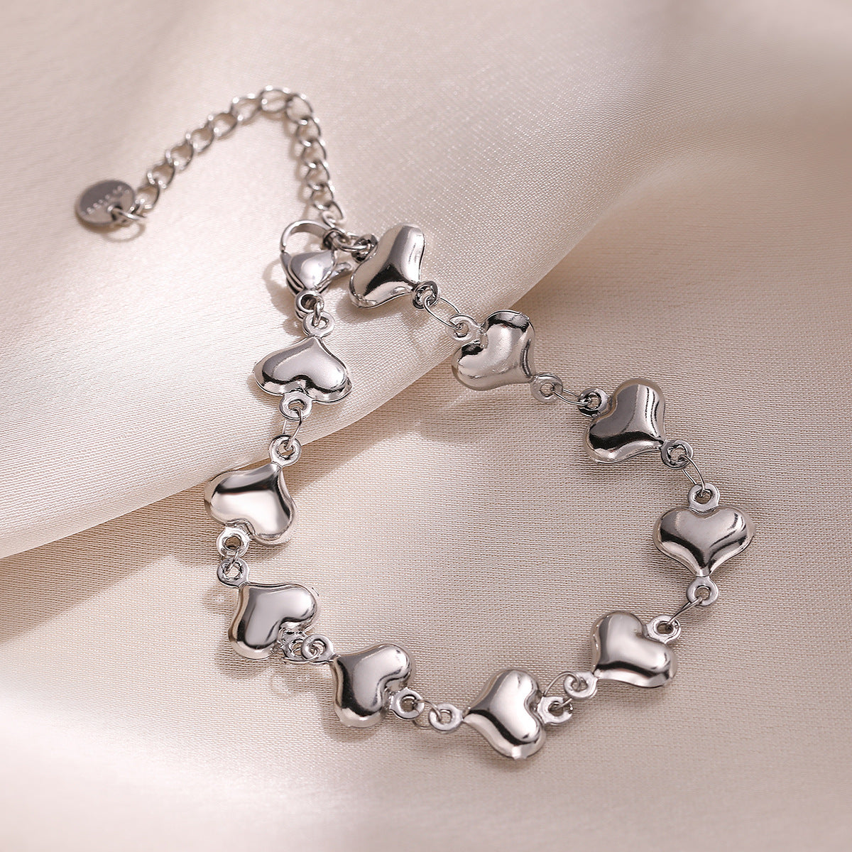 Bracciale da donna a cuore minimalista in acciaio inossidabile con finitura placcata, ipoallergenico e resistente allo sbiadimento