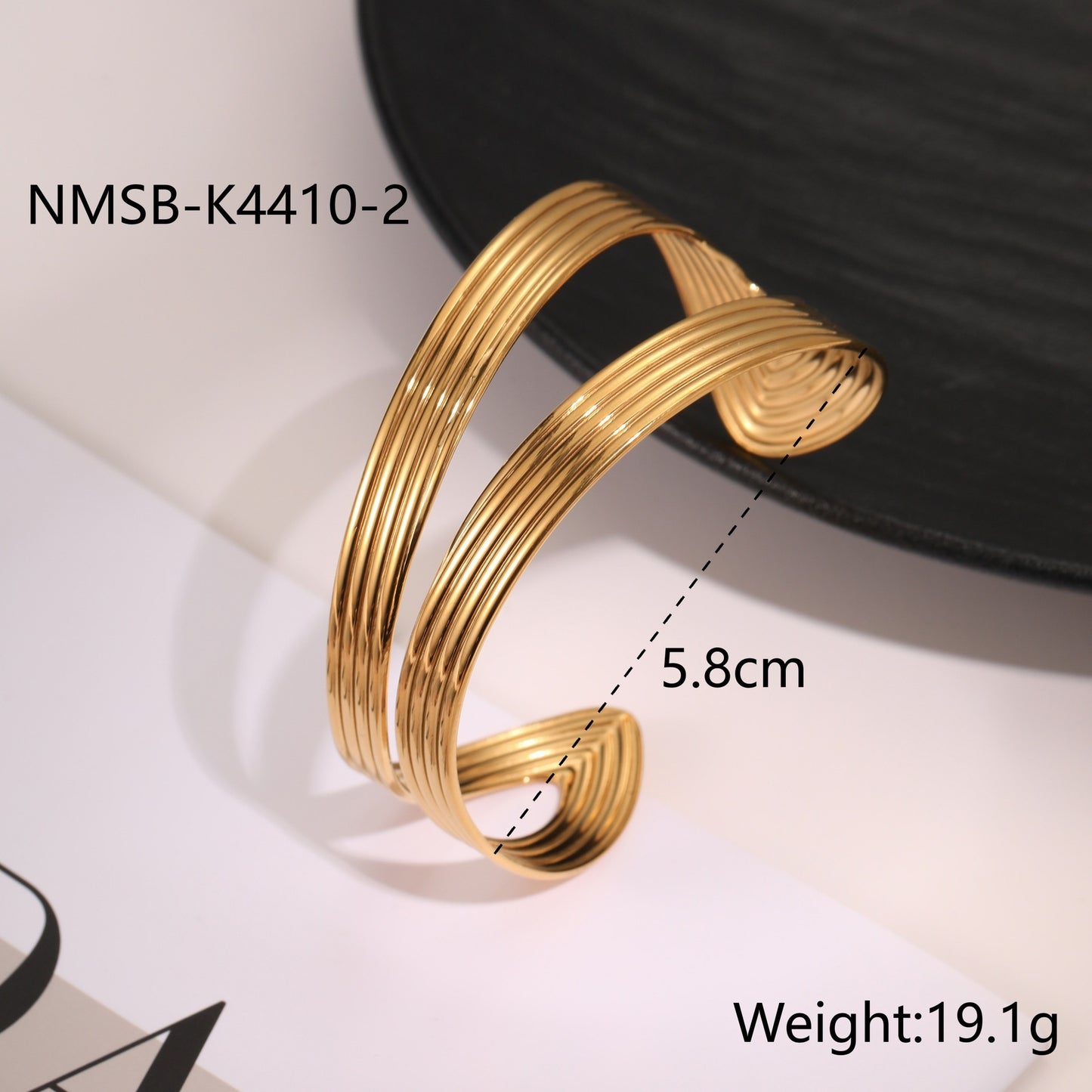 Bracciale a Polsino Geometrico alla Moda in Acciaio Inossidabile da Donna con Design Traforato e Finitura Placcata