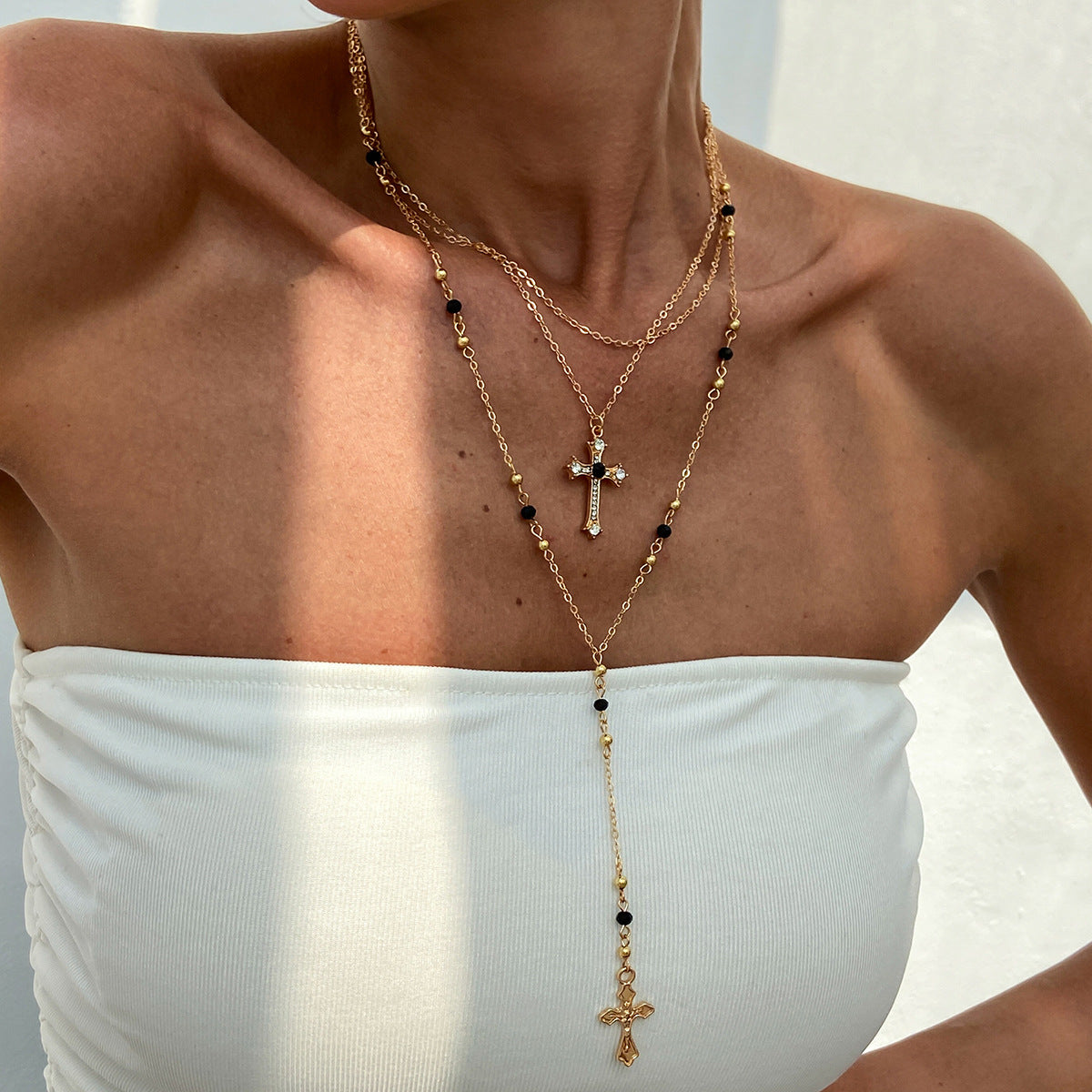 Collar de aleación con colgante de cruz minimalista y borla en cadena de serpiente para mujer