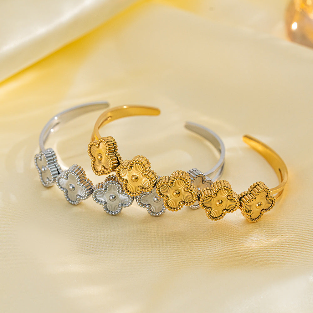 Bracciale Minimalista Elegante da Donna in Acciaio al Titanio con Finitura Galvanizzata e Design Geometrico Ovale