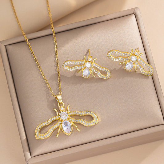 Set Collana con Ciondolo a Cartone Animato Stile Lusso con Rame Placcato Oro e Zirconi Micro-Incastonati su Catena O