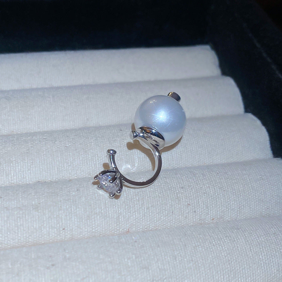 Minimalist Luxury Pearl Stud Earrings with Zircon Inlay for Women Butterfly-Shaped Ear Cuff