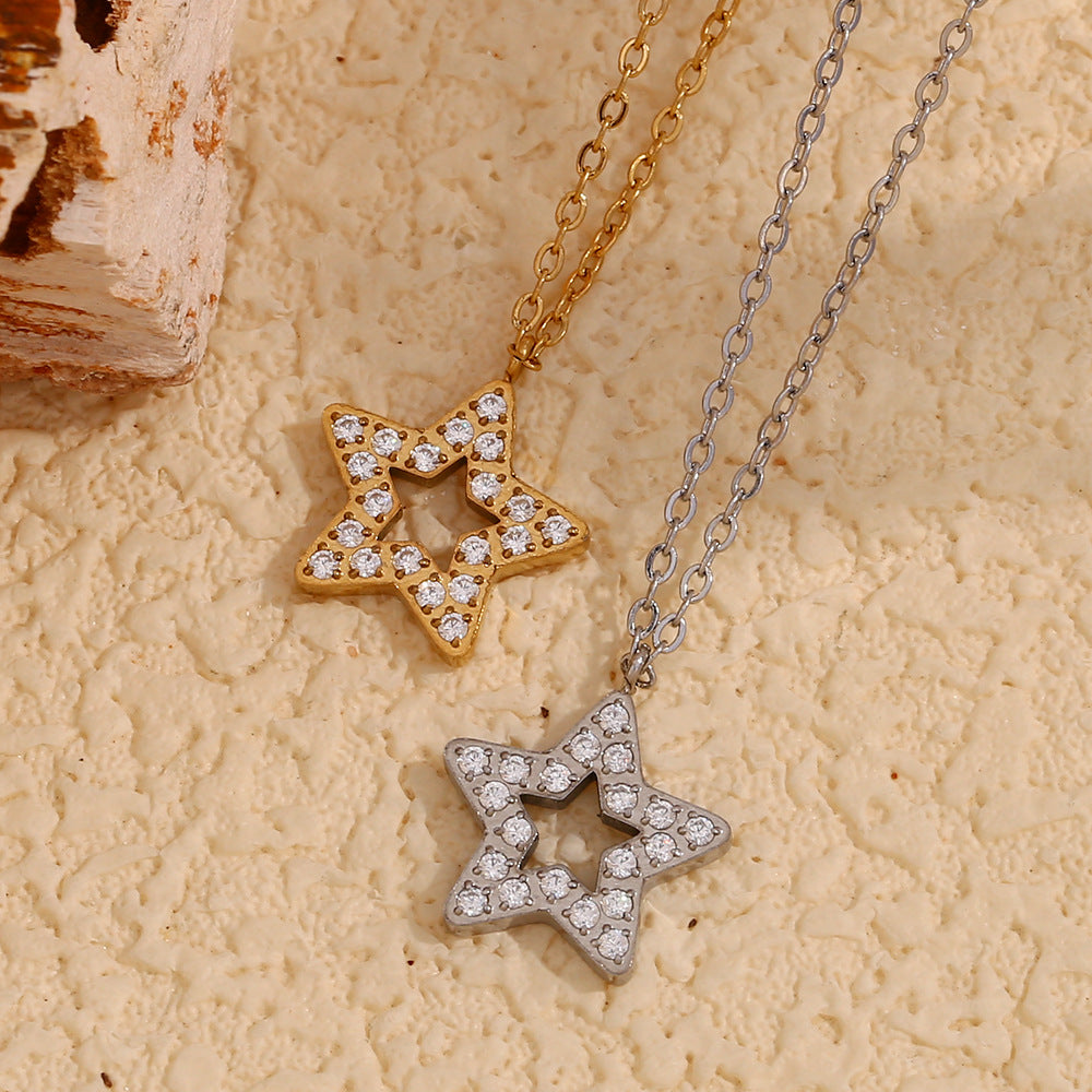 Collana con ciondolo a stella geometrica di tendenza in acciaio inossidabile con placcatura in oro 18K e intarsio di zirconi cubici da donna