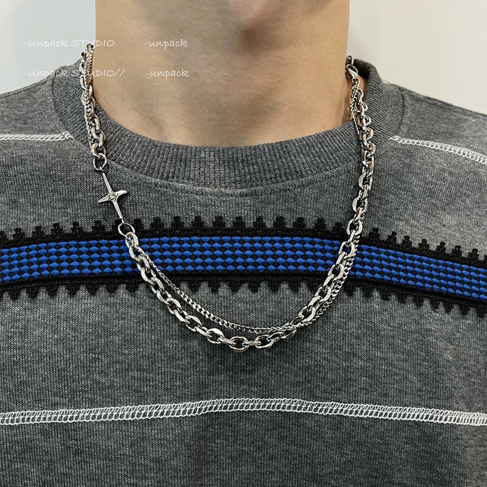 Collana con Pendente a Croce a Doppio Strato in Acciaio al Titanio Minimalista per Uomo e Donna con Finitura Lucida e Design a Forma di U