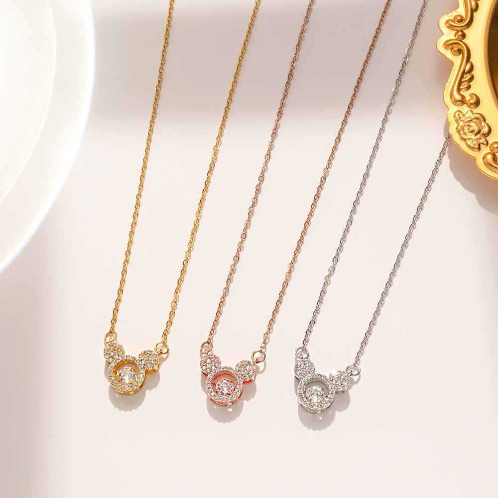 Collana pendente minimalista con Topolino da donna in acciaio al titanio con finitura placcata, design geometrico, delicata catena clavicola