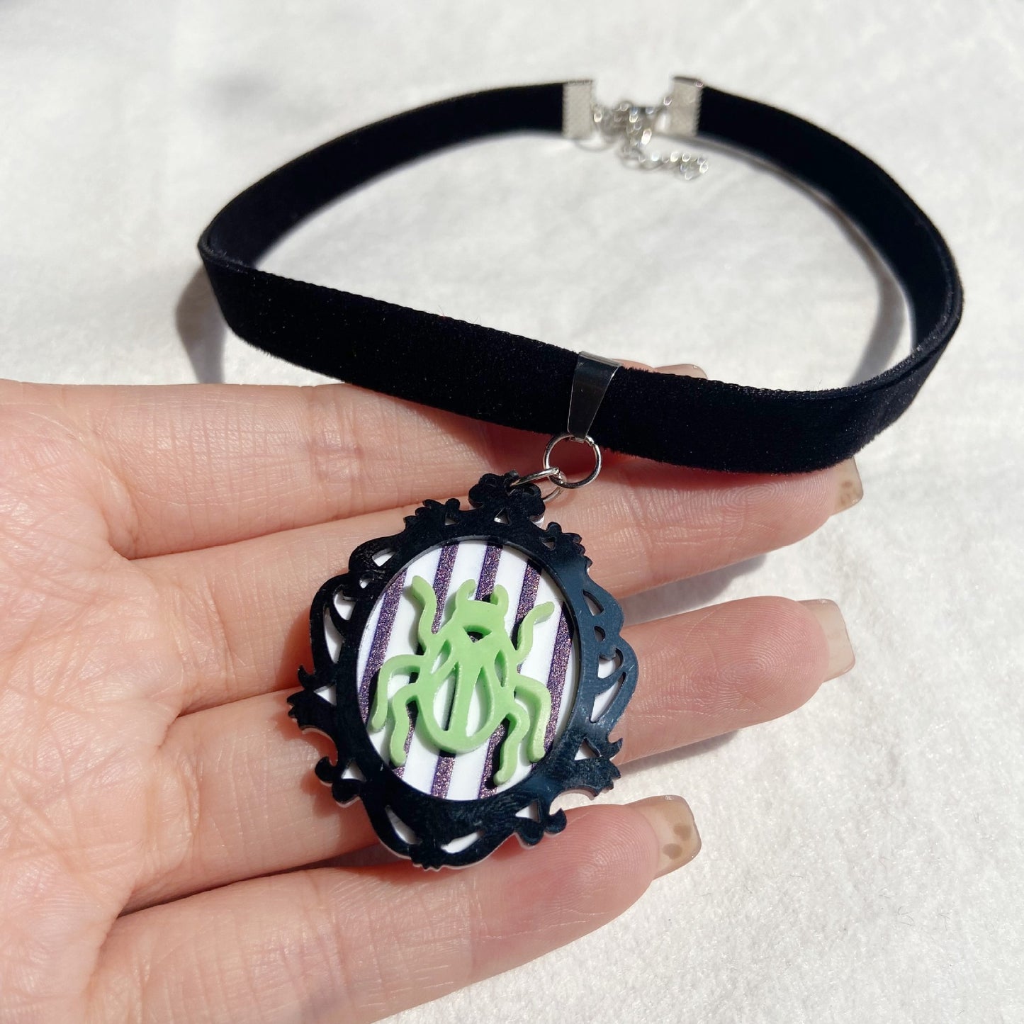 Sweet-Edgy Velvet Choker Necklace with Acrylic Star Snowflake Bat Skull Heart Pendant in Geometric and Insect Shapes