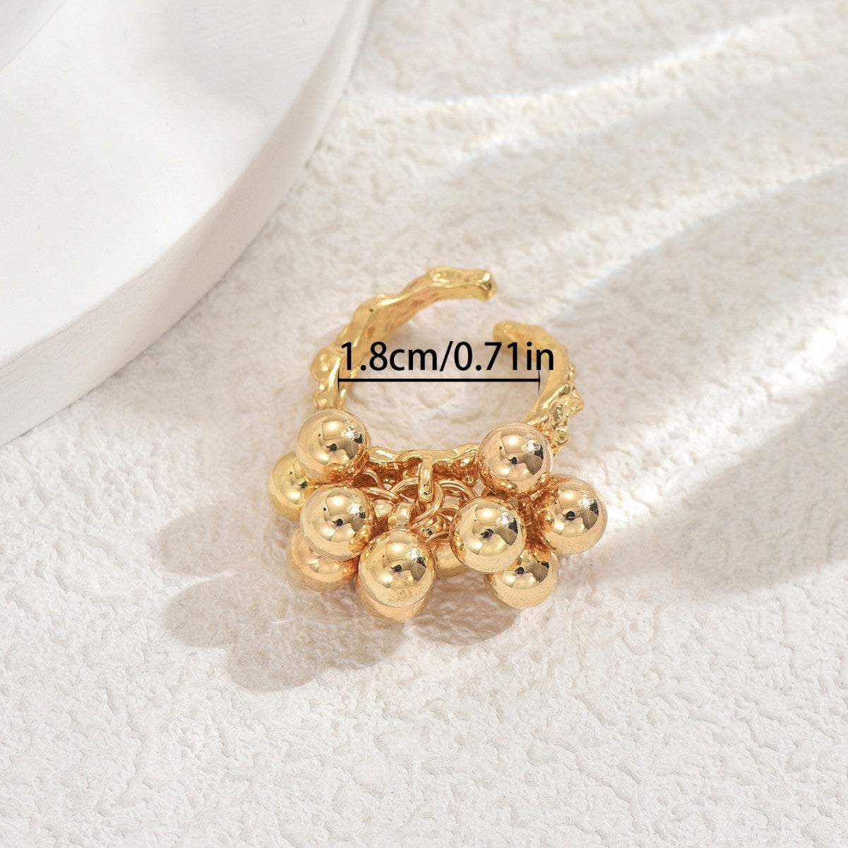 Anillo llamativo geométrico de moda para mujer en aleación de zinc con acabado chapado y banda abierta ajustable