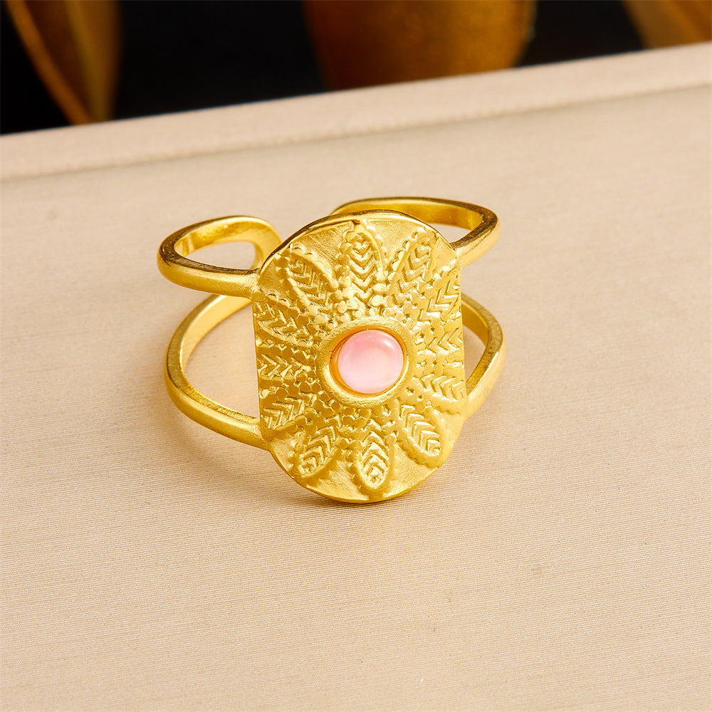 Anillo de acero inoxidable geométrico de estilo vintage con baño de oro de 18 quilates y detalle de corazón asimétrico para mujer