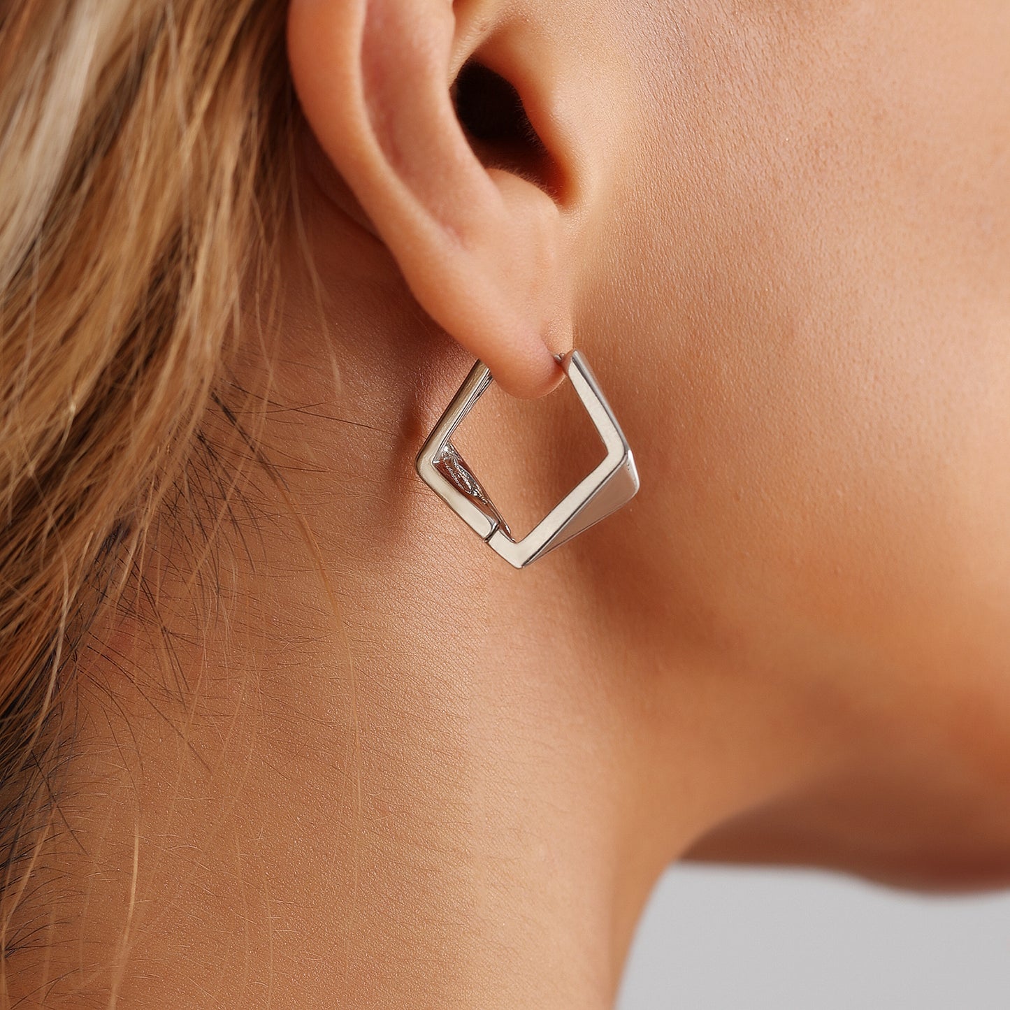 Pendientes de metal minimalistas geométricos poligonales con acabado chapado para mujer, aretes de moda versátiles para el día a día