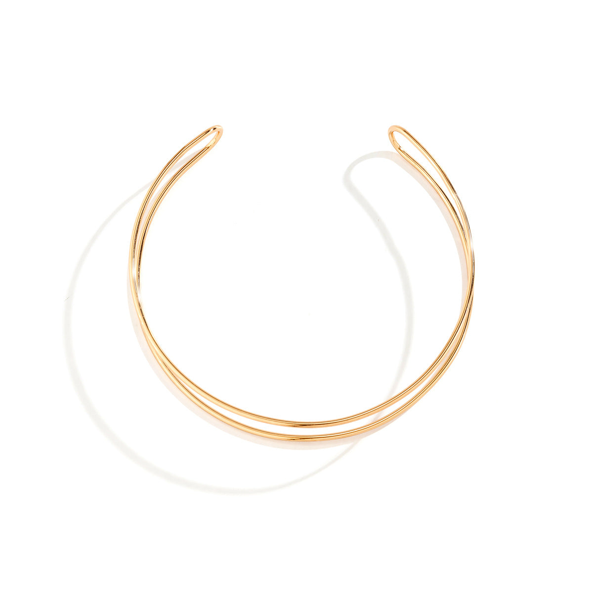 Collana girocollo minimalista in metallo tonalità fredda con contorno di croce geometrica e design aperto per donna