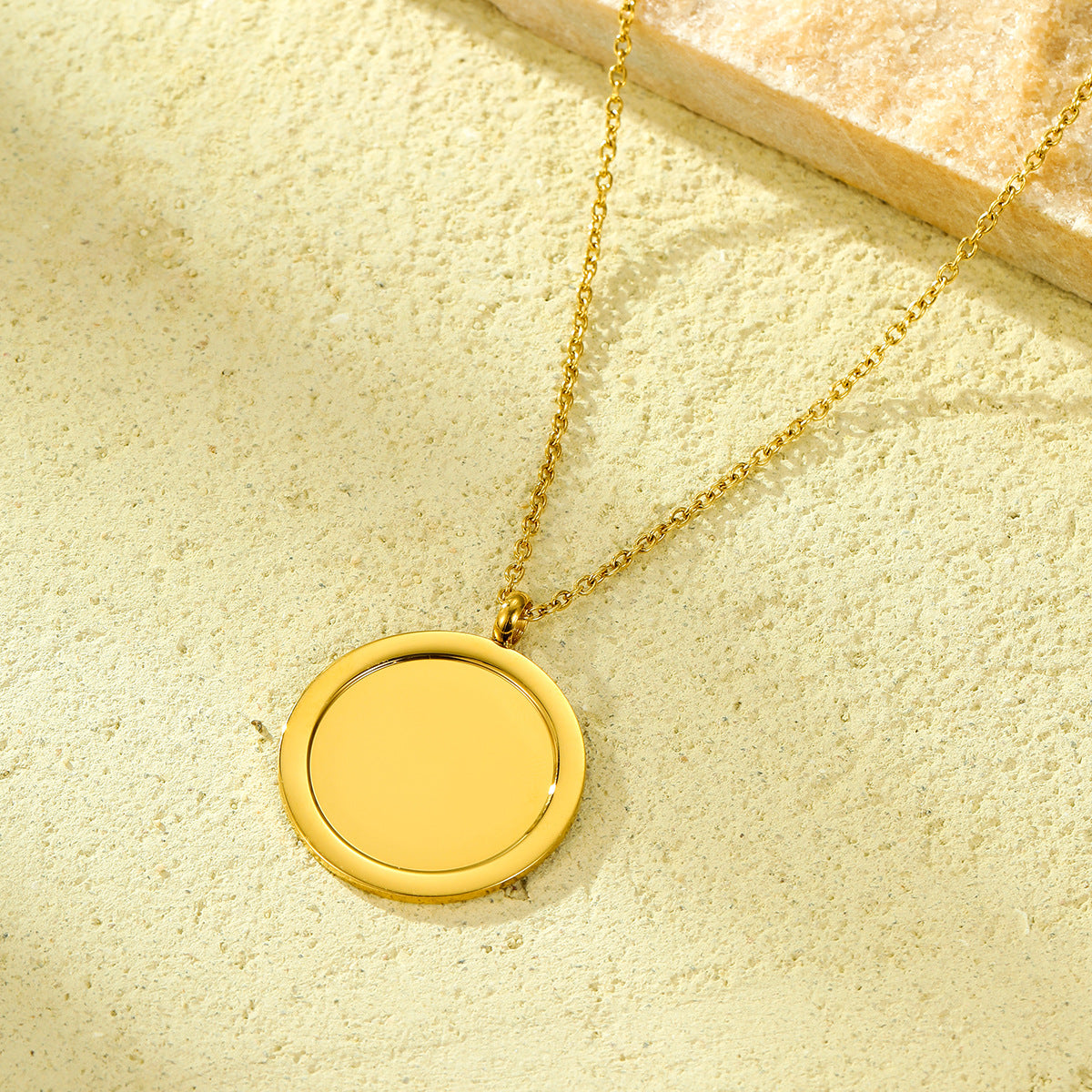 Collar colgante de acero inoxidable redondo chapado en oro de 18 quilates elegante y minimalista para mujer, barra de dijes DIY