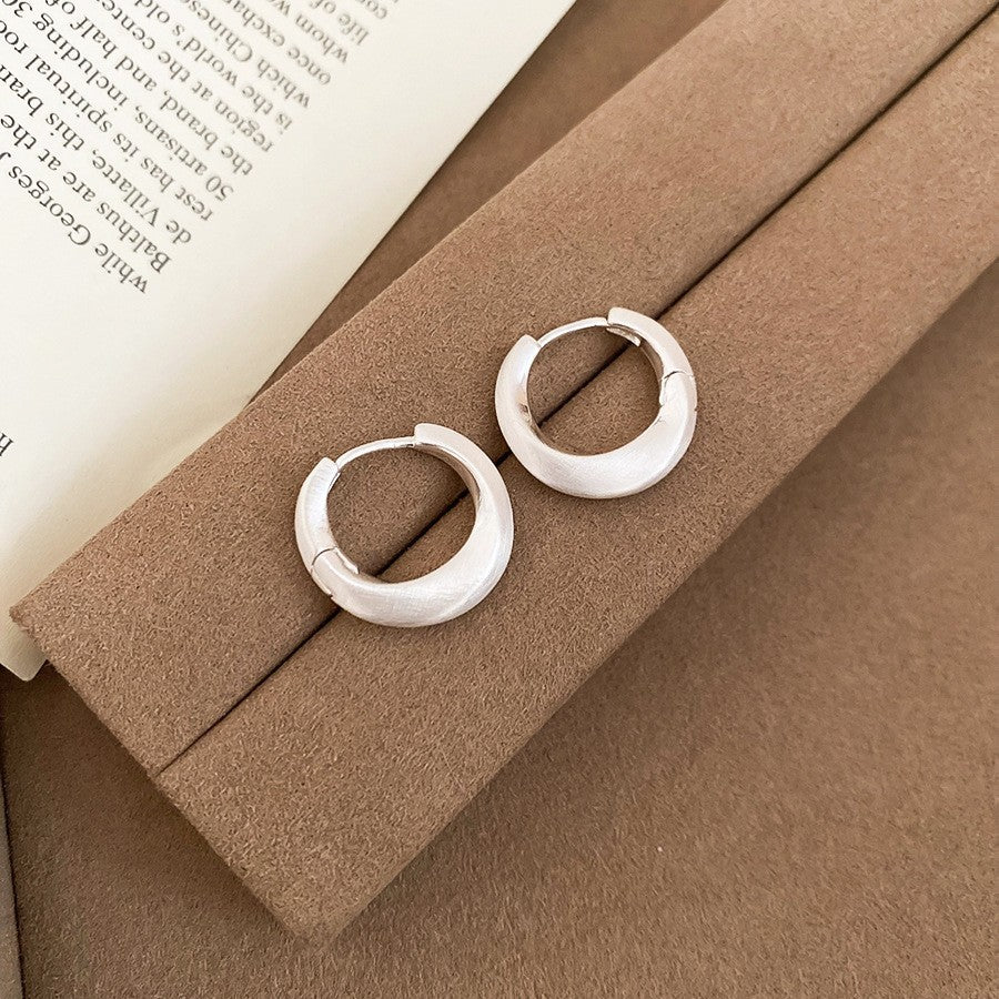 Aretes Geométricos Minimalistas de Cobre con Acabado Chapado para Mujer Pendientes Modernos y Versátiles