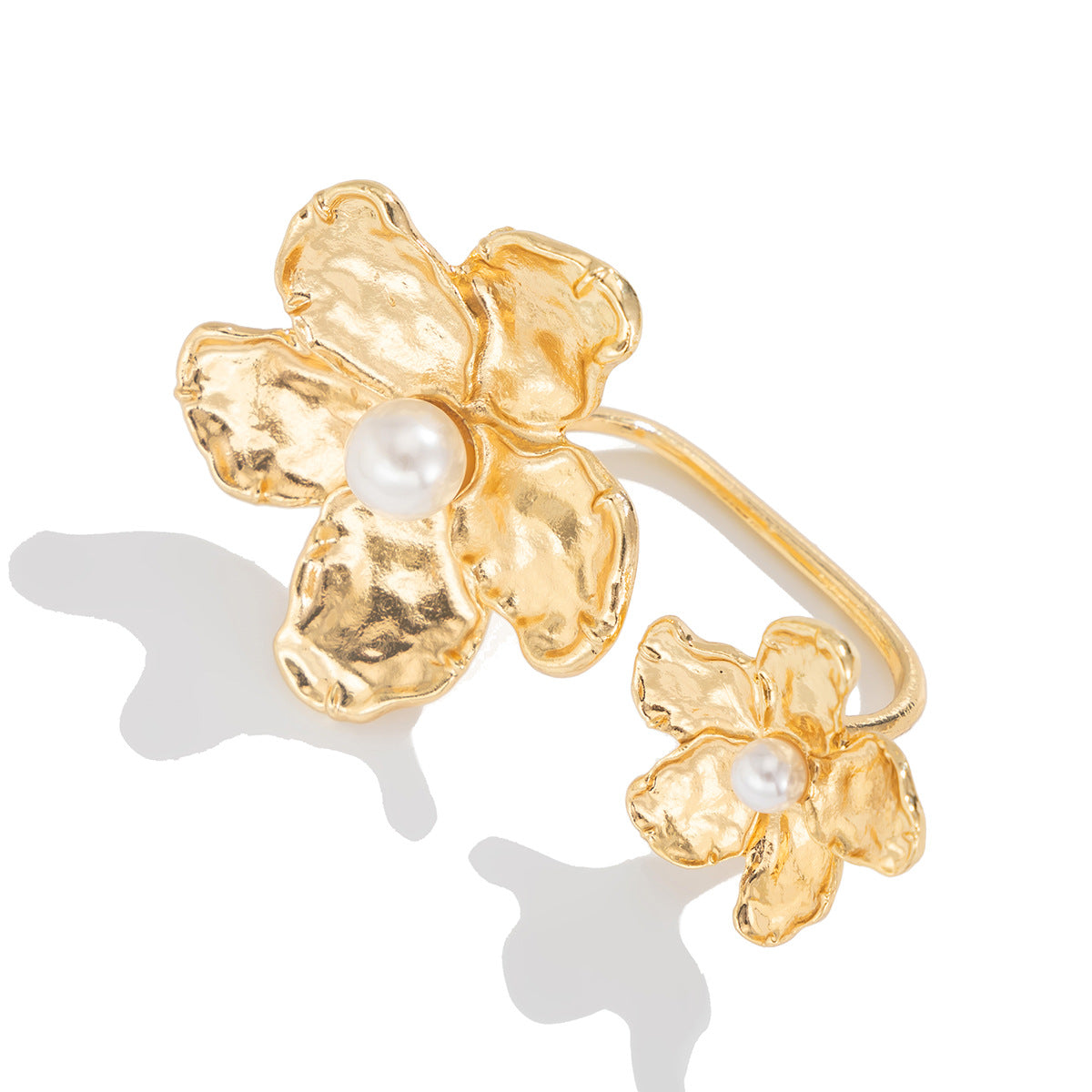 Anello da donna in lega a forma di fiore e farfalla in stile Ins con finitura perlata