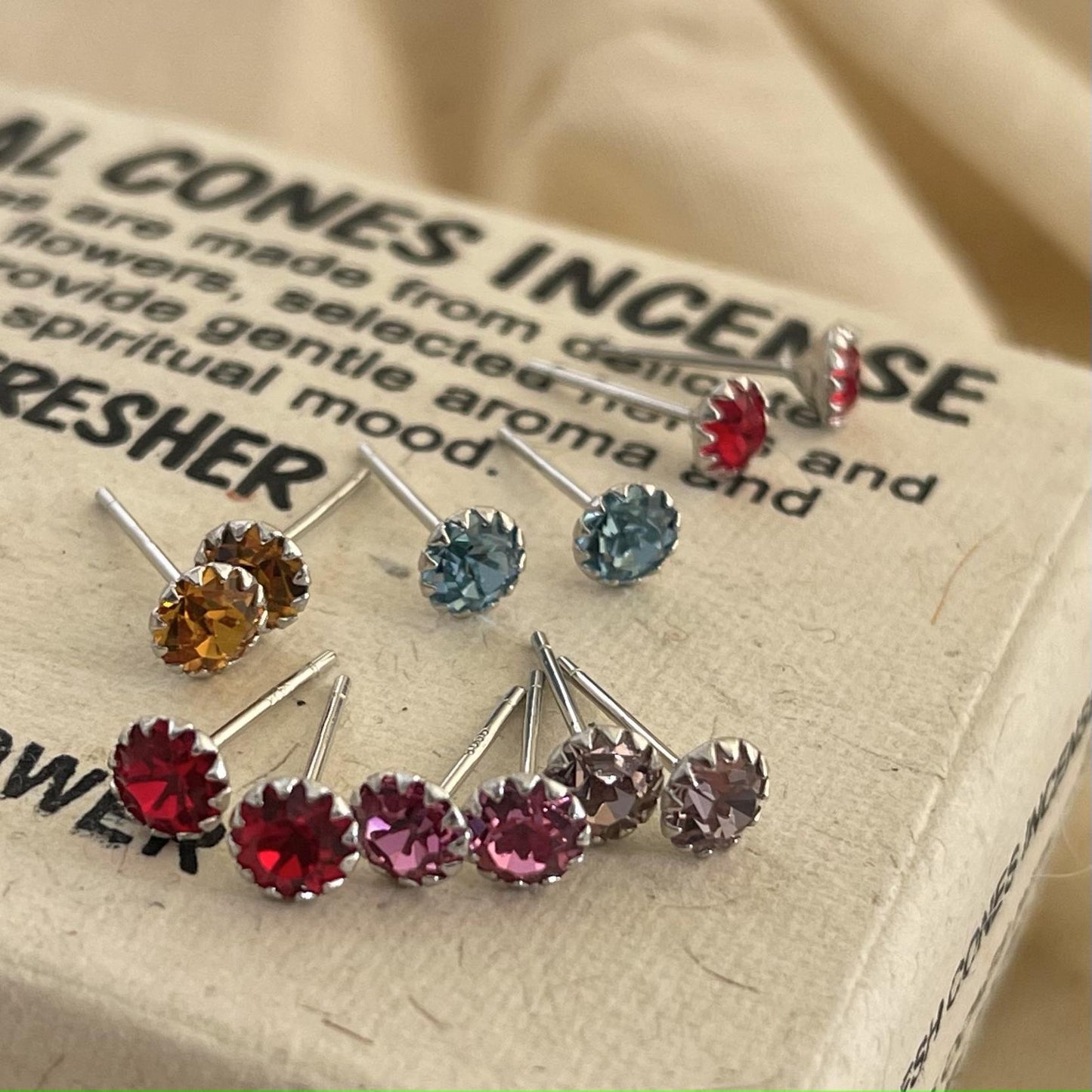 Sweet 925 Sterling Silver Round Geometric Inlaid Crystal Stud Earrings for Women