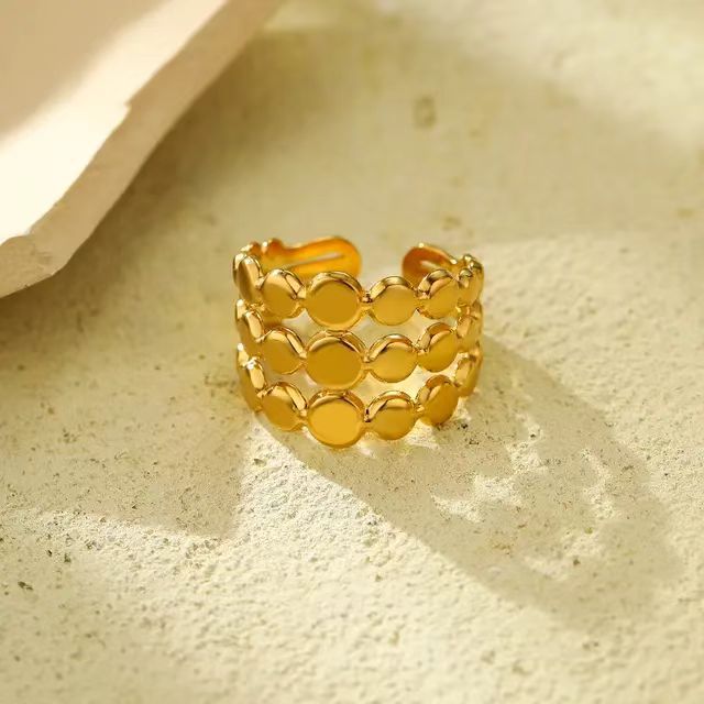 Anillo de titanio irregular de tres niveles de estilo francés vintage para mujer con acabado chapado
