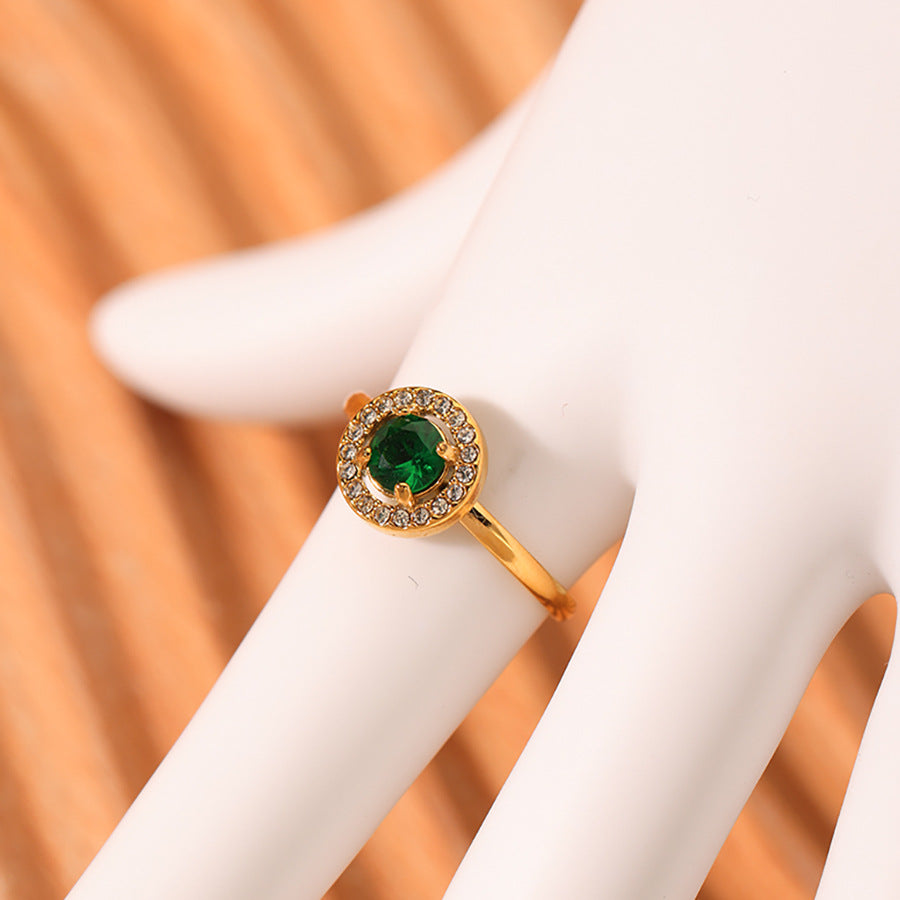 Anello minimalista di lusso regolabile in acciaio al titanio a motivi geometrici con intarsio di zirconi smeraldo e placcatura sottovuoto in oro 18 carati da donna