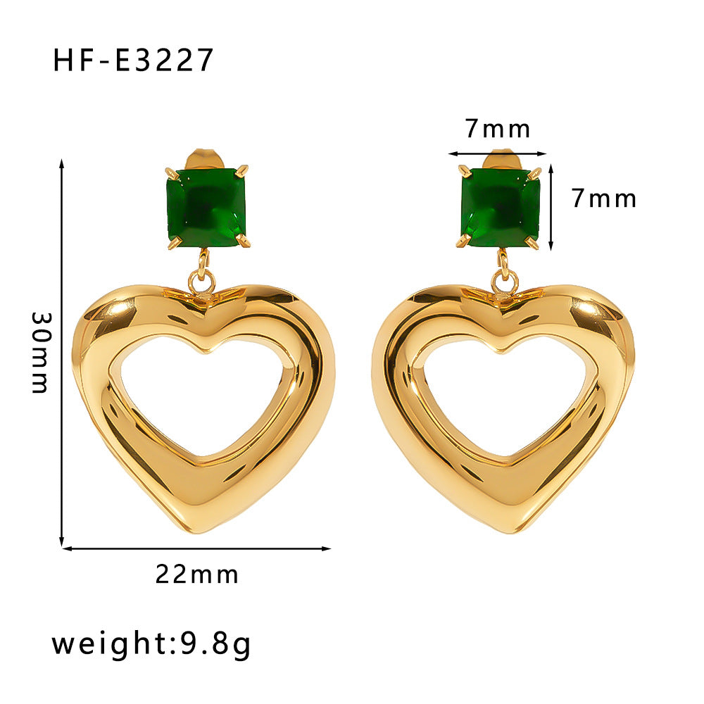 Orecchini Vintage da Donna in Acciaio al Titanio con Smeraldo Verde a Cuore, Zirconia Incastonata, Finitura Placcata e Design Elegante Minimalista