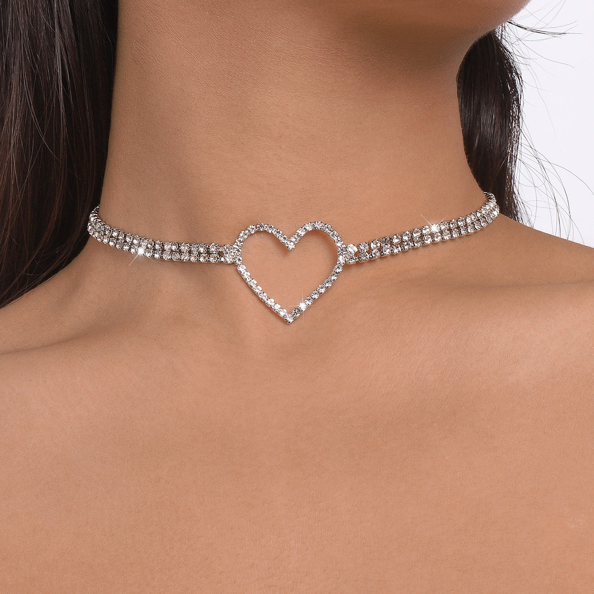 Collana con ciondolo geometrico dolce e audace con catena a griffe e strass per donna