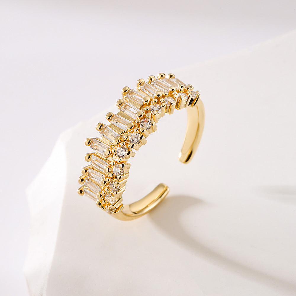 Anello Aperto Minimalista Geometrico da Donna in Ottone Placcato Oro Reale e Zirconia Micro-Incastonata