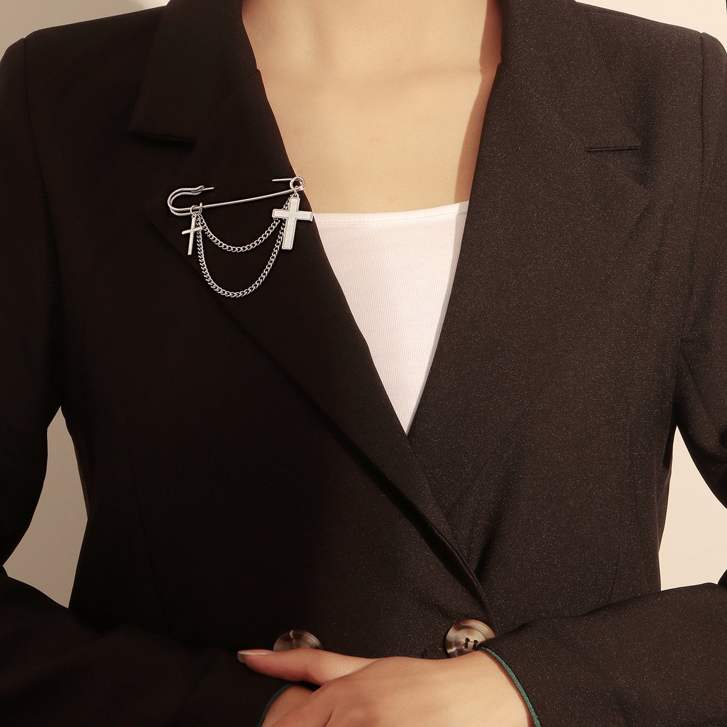 Minimalist Cross Pendant Brooch in Alloy with Plated Finish for Women Geometric Shape Elegant Fashion Accessory
