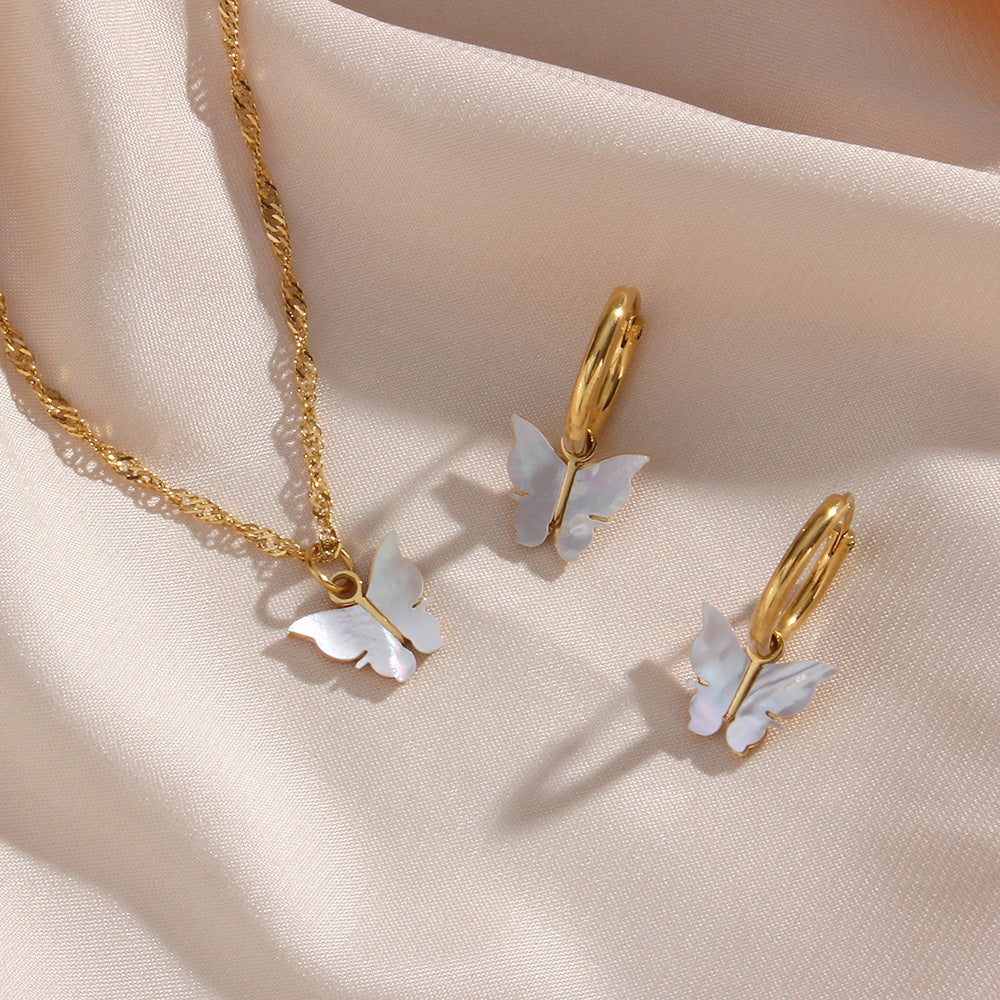 Collar con Colgante de Mariposa de Moda de Acero Inoxidable con Acabado Galvanizado para Mujer