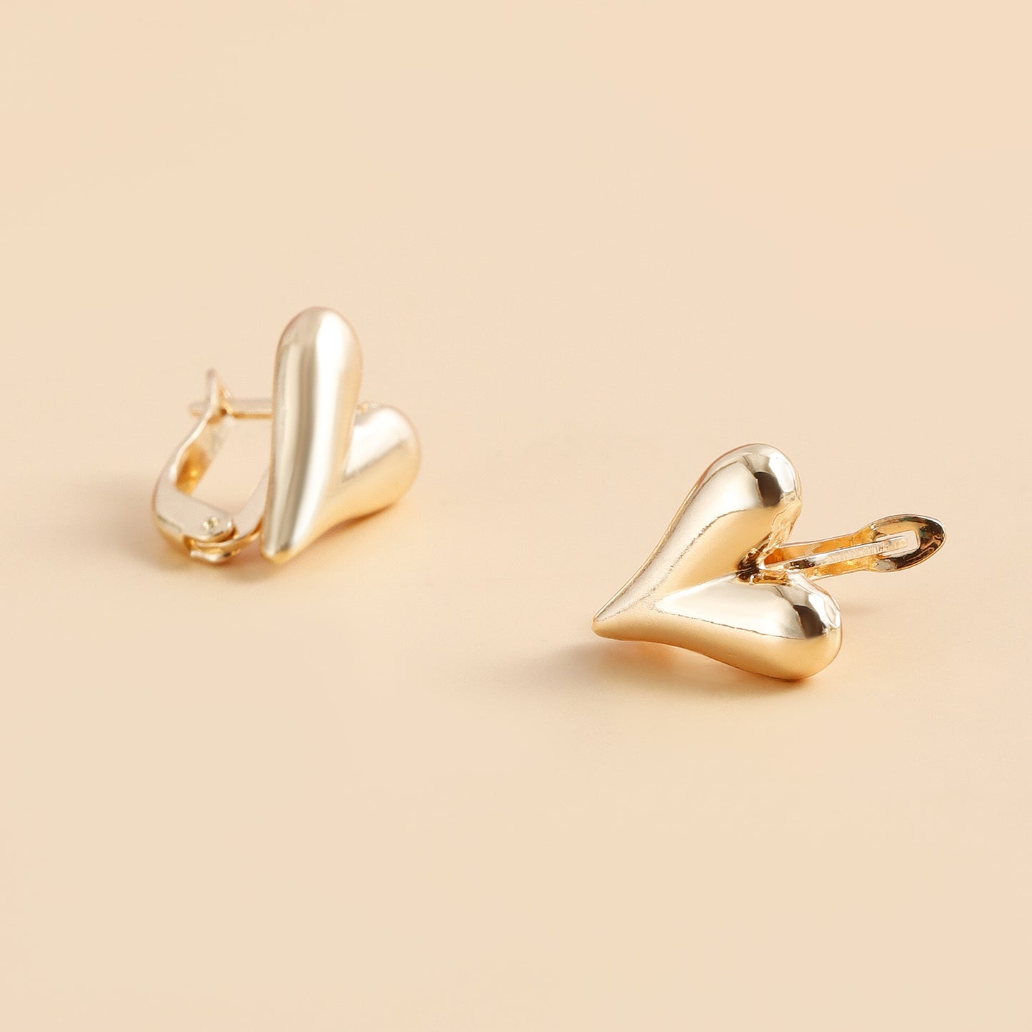 Fashionable Heart-Shaped Alloy Stud Earrings for Women with Plated Finish, Elegant and Versatile Everyday Jewelry