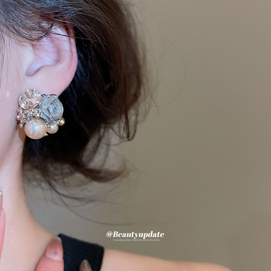 Orecchini a Perno Eleganti con Fiori, Perle e Strass in Acciaio Inossidabile da Donna