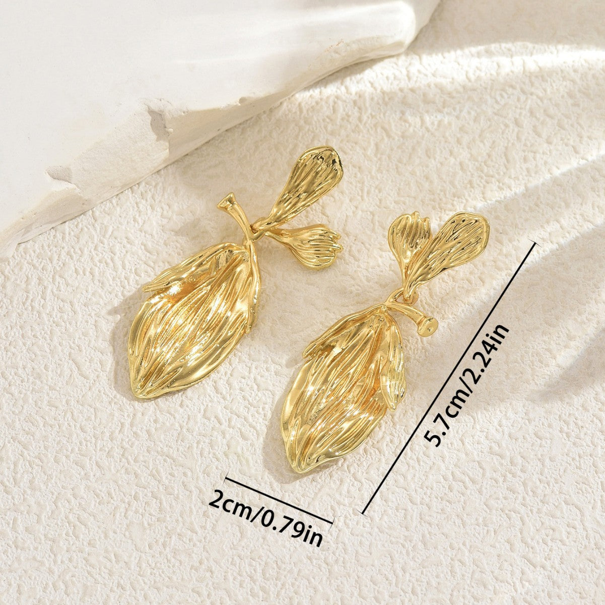 Minimalist Leaf-Shaped Geometric Zinc Alloy Electroplated Earrings for Women