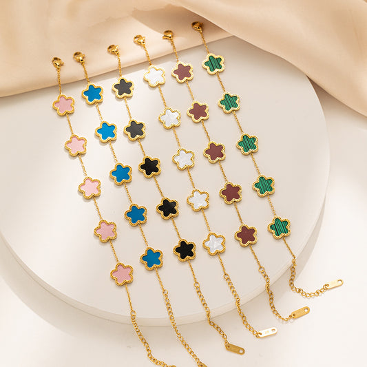 Elegante pulsera de acero inoxidable con flor de cinco pétalos y chapado en oro de 18 quilates para mujer, accesorio de lujo con diseño floral minimalista